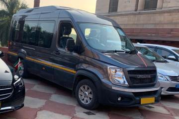 Urbania Traveller 12 Seater