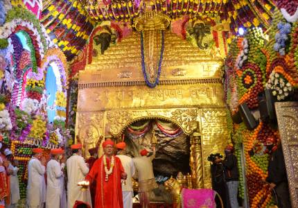Amritsar to Vasihno Devi Cab